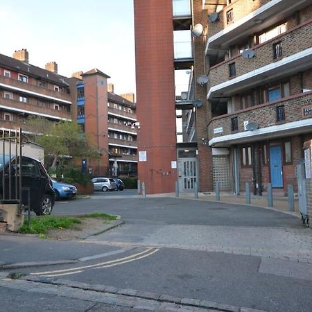 Lovely 4 Bedroom Apartment Close To The City Walking Distance From The Rivere View London Bagian luar foto